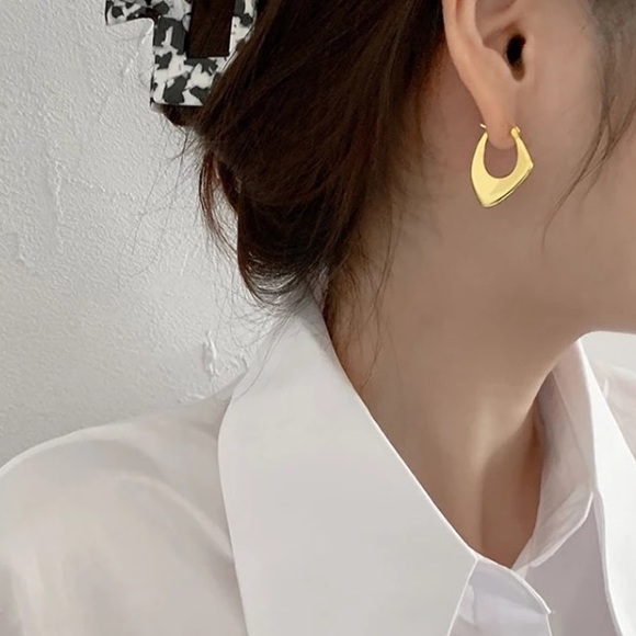 ⚡️Insta gold plated square hoop earrings - Picture 2 of 4